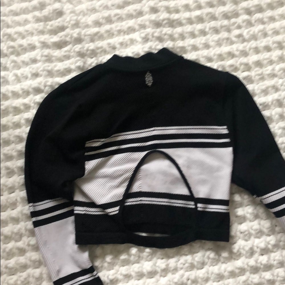 Cropped top - Picture 2 of 2